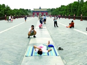 天坛丹陛桥成理疗床 园方辟谣:汉白玉无治疗效果