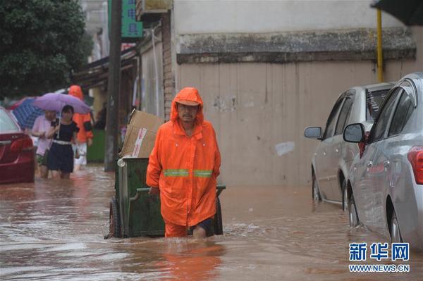 (环境)(1)暴雨袭长沙