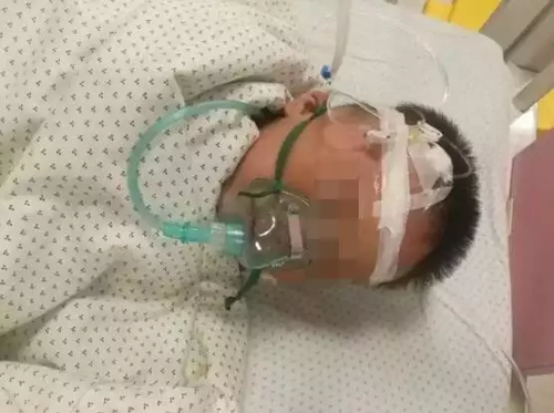 男子为救2岁儿溺水身亡 被捞上岸仍保持托举姿势