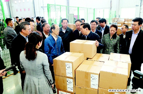 调研组在西安洋货码头调研