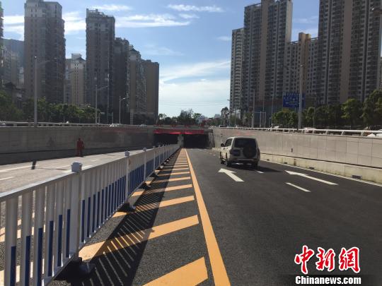 7月7日，中国内河最大沉管隧道——南昌红谷隧道正式通车。　吴鹏泉　摄