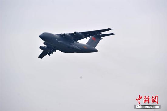 “胖妞”运-20震撼腾空。 <a target='_blank' href='http://www.chinanews.com/' >中新网</a>记者 金硕 摄