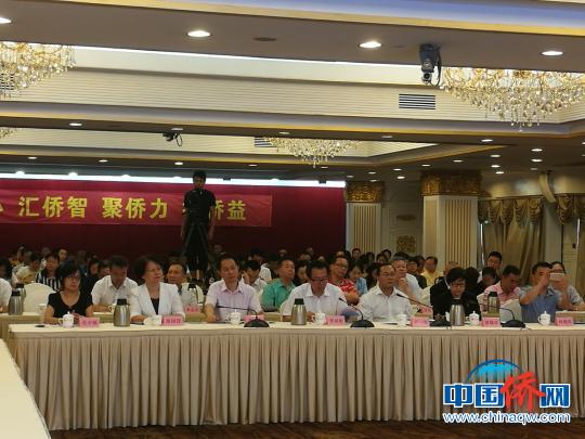 中国侨网7月21日,由广州市侨联主办的“创业中华·圆梦广州”——为广州实施创新驱动发展战略献良策研讨会在广州大厦举行。　郭军　摄