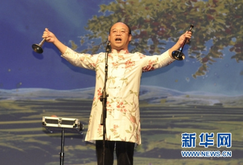 中央戏曲学院唢呐演奏家孙云岗表演管乐串吹《华夏同心曲》