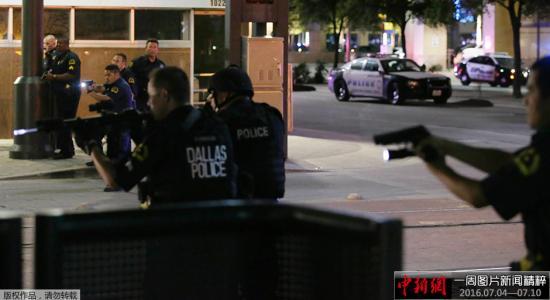资料图：正在执行任务的美国达拉斯警察。