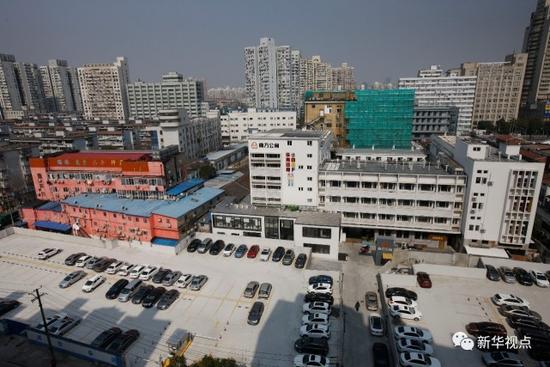 选址在城市CBD和交通便捷的地区，提出了“30分钟生活圈”的概念的“魔方公寓”。新华社记者方喆 摄