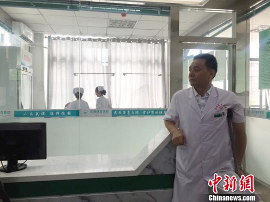 甘肃乡村拄拐名医倾心残疾患者助两百余人返健康（图）