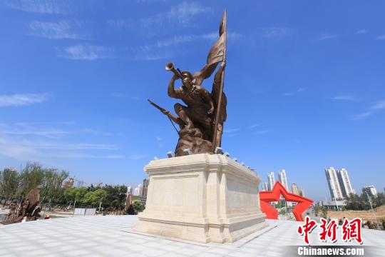 通讯：“英雄城”南昌高擎“军绿”铭刻红色记忆