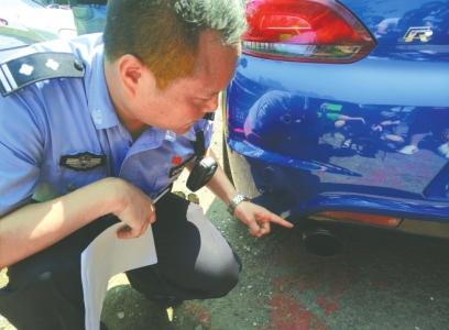 非法改装豪车遭查扣 停车场里杂草覆盖无人领