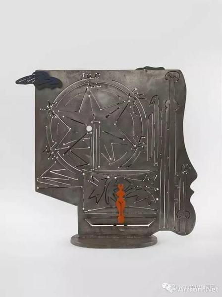 大卫·史密斯（David Smith），《钢铁绘画 II》（Steel Drawing II），1944 - 1945，钢铁 油漆，62.2 x 63.8 x 21.7 厘米 / 24 1/2 x 25 1/8 x 8 1/2 英寸。摄影： Genevieve Hanson，? 大卫·史密斯艺术资产，图片：大卫·史密斯艺术资产，豪瑟沃斯