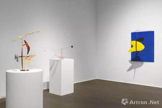 豪瑟沃斯苏黎世展览‘亚历山大·考尔德 / 大卫·史密斯’（Alexander Calder / David Smith）现场图。? 考尔德基金会，纽约 / 2017 ProLitteris，苏黎世，大卫·史密斯艺术资产，图片：大卫·史密斯艺术资产，考尔德基金会，豪瑟沃斯
