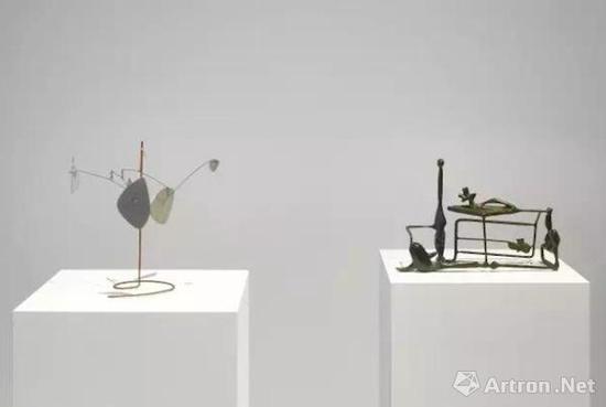 豪瑟沃斯苏黎世展览‘亚历山大·考尔德 / 大卫·史密斯’（Alexander Calder / David Smith）现场图。? 考尔德基金会，纽约 / 2017 ProLitteris，苏黎世，大卫·史密斯艺术资产，图片：大卫·史密斯艺术资产，考尔德基金会，豪瑟沃斯