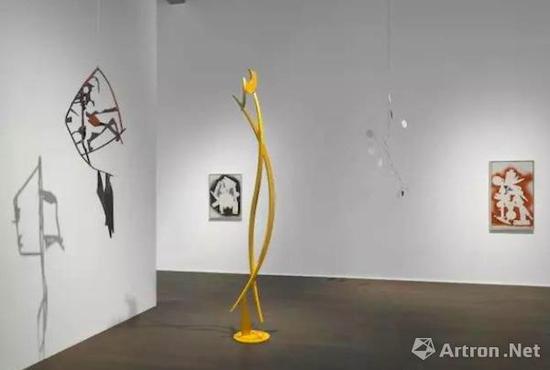 豪瑟沃斯苏黎世展览‘亚历山大·考尔德 / 大卫·史密斯’（Alexander Calder / David Smith）现场图。? 考尔德基金会，纽约 / 2017 ProLitteris，苏黎世，大卫·史密斯艺术资产，图片：大卫·史密斯艺术资产，考尔德基金会，豪瑟沃斯