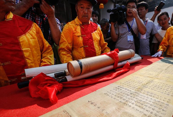 保存400年圣旨对外展示2