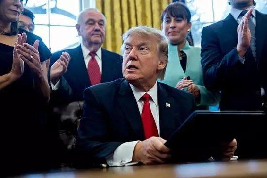美国对华签证慢慢收紧 聊天软件内的对话也会被查