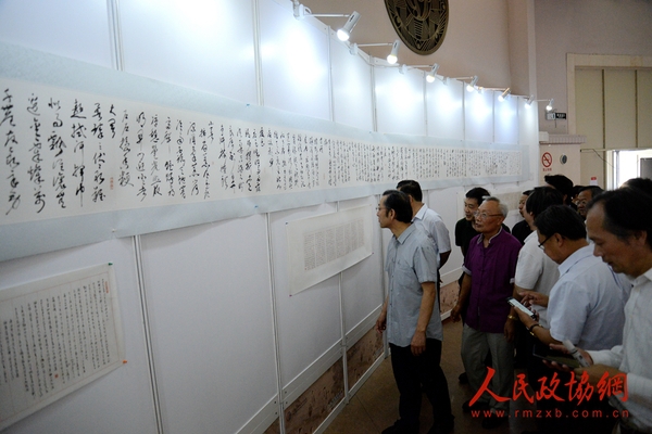 赵学敏、林帝浣、袁小楼二十四节气诗书画展现场