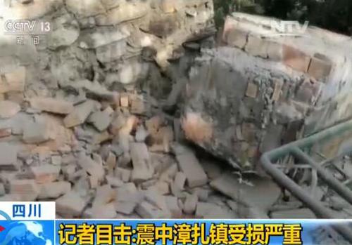 污水处理厂门口的柱子因地震倒塌