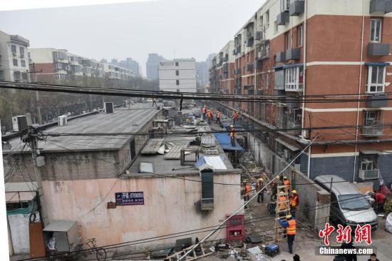 北京西城联合执法拆除右安门近千平米违建。 <a target='_blank' href='http://www.chinanews.com/' >中新网</a>记者 金硕 摄