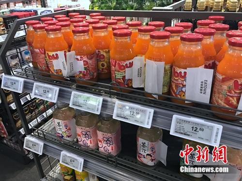 无人超市所售商品中，饮料居多。<a target='_blank' href='http://www.chinanews.com/' >中新网</a> 吴涛 摄