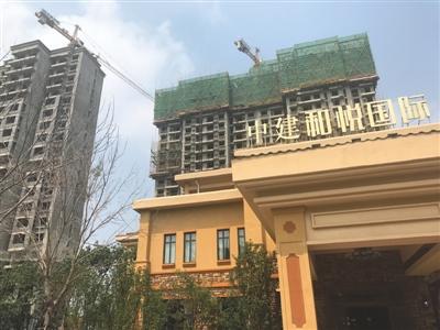 中建·和悦国际销售人员表示：“当天下证(办理准购证)需要花4.5万，一周下证花3万。成功帮助顾客办理过。”