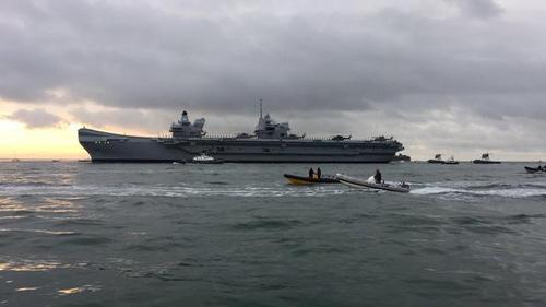外媒称英国新航母遭质疑:脆弱且拖累全国防务