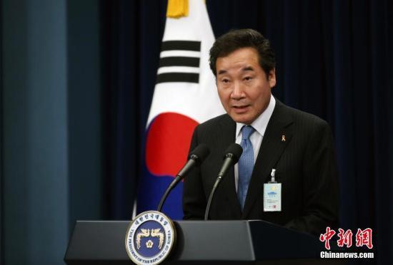新任韩国总统文在寅5月10日下午在总统府青瓦台召开记者会，宣布提名全罗南道知事李洛渊（图中）为新任国务总理，前国家情报院第三次长徐薰为国家情报院院长，前国会议员任钟皙为青瓦台秘书室长。中新社记者 钟欣 摄