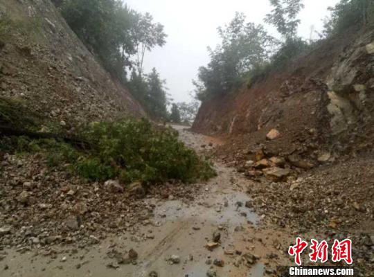 图为商洛发生暴雨洪涝灾害。　万涛 摄