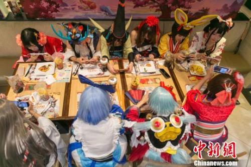 资料图：各路阴阳师角色齐聚上海联机打游戏。(图文无关)张亨伟 摄