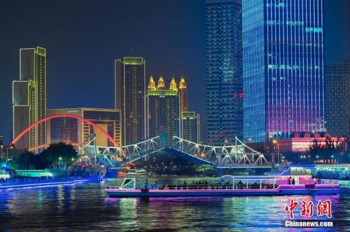 第十三届全运会即将开幕，“点亮海河”活动在天津海河两畔的进行了彩排、预演。 <a target='_blank' href='http://www.chinanews.com/'>中新社</a>记者 佟郁 摄 