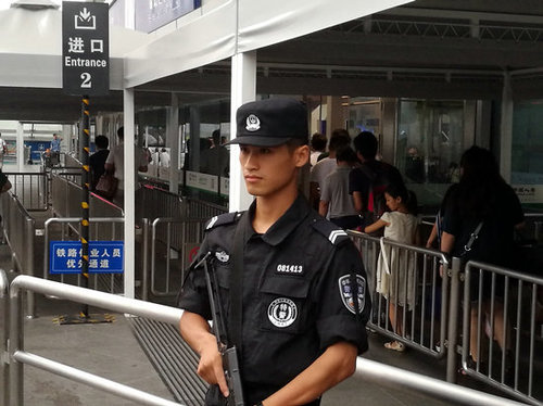王强在徐州东站值勤