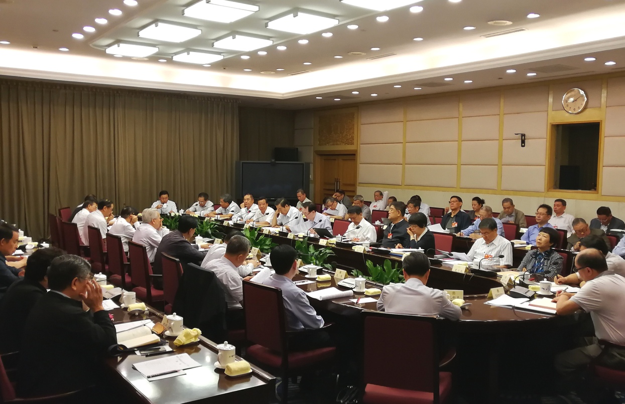  全国政协十二届常委会第二十二次会议举行专题分组讨论 