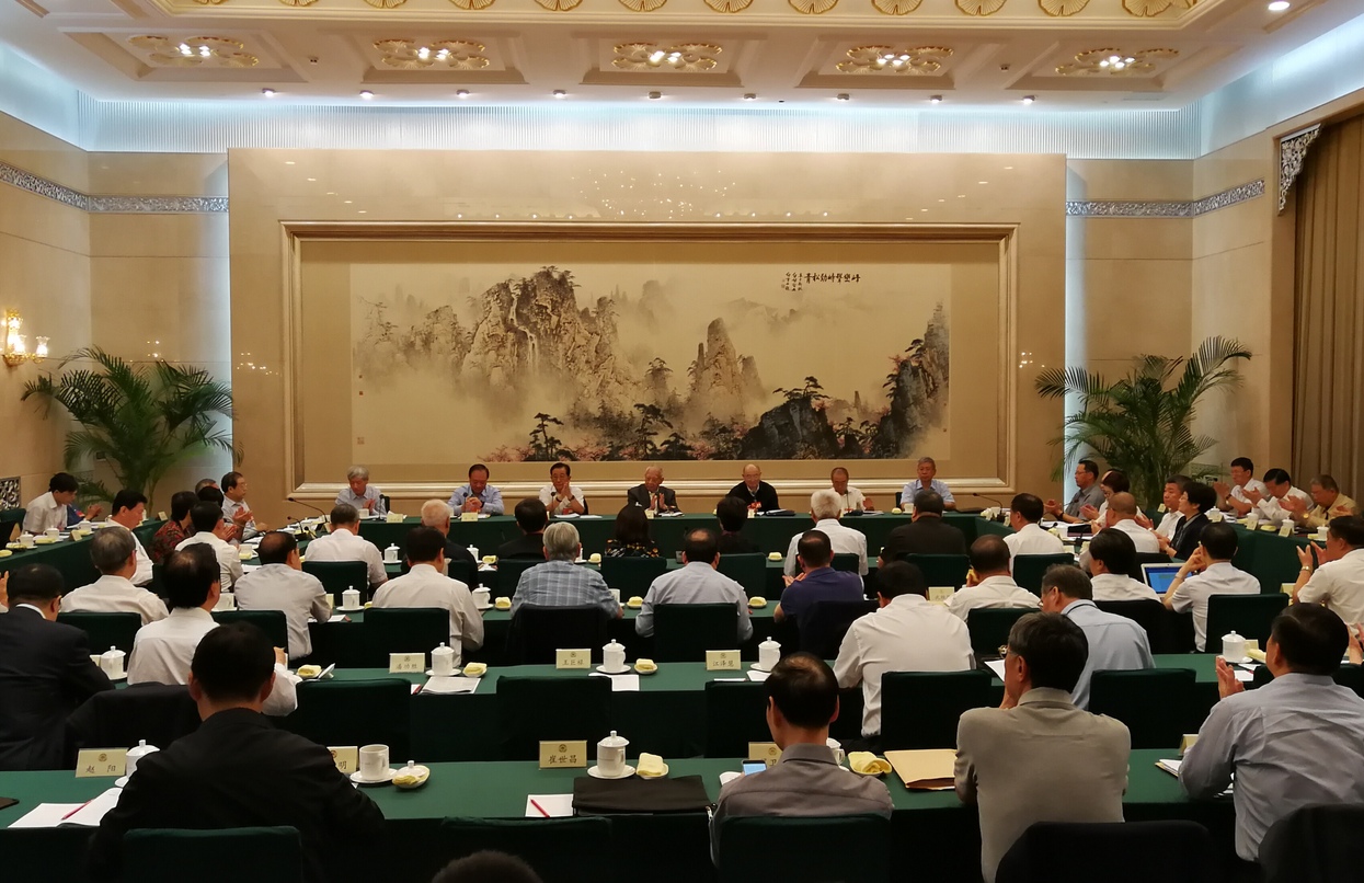   全国政协十二届常委会第二十二次会议举行专题分组讨论