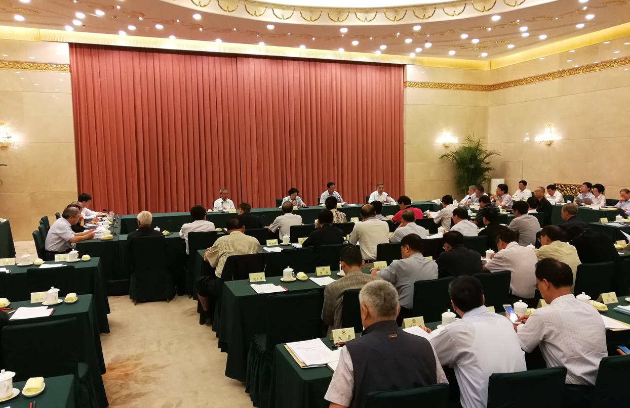   全国政协十二届常委会第二十二次会议举行专题分组讨论