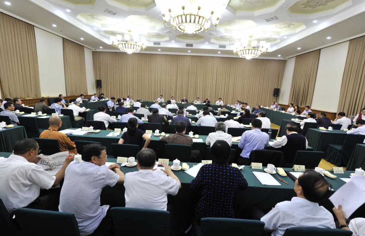      全国政协十二届常委会第二十二次会议举行专题分组讨论