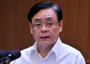 何维：提升医疗服务保障能力完善医保救助兜底政策 打好健康扶贫攻坚战