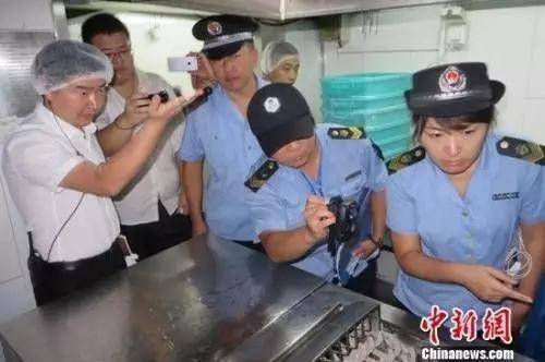 央视：在海底捞公关面前心软就是对自己残忍