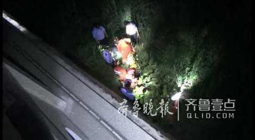 福山一男子酒后跳河落入7米深草丛，腰部受伤终获救