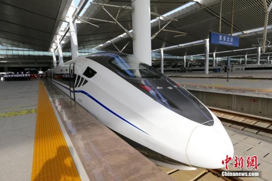 资料图：宝兰高铁动车组列车。 张远 摄