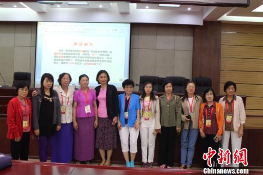 贵州师范学院教授颜迈的“汉语的歧义”讲座现场。　冷桂玉 摄