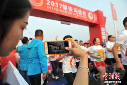 9月24日，首届雄安马拉松正是鸣枪开赛。<a target='_blank' href='http://www.chinanews.com/'>中新社</a>记者 韩冰 摄