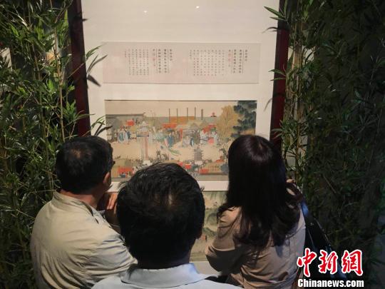 旅顺博物馆所藏清代孙温所绘的《全本红楼梦》被公认为同类作品中的佼佼者，此套绘本今存230帧，为大幅绢本工笔彩绘画册。　胡健 摄