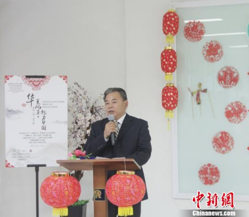 图为该校孔子学院中方院长肖祥忠致辞。　林永传 摄