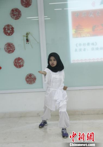 图为印尼学生表演中华武术。　林永传 摄