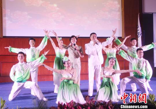 图为压轴戏《茉莉花》。　林永传 摄