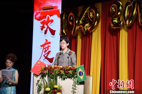 中国侨网图为中国驻圣保罗总领事陈佩洁致辞。　莫成雄　摄