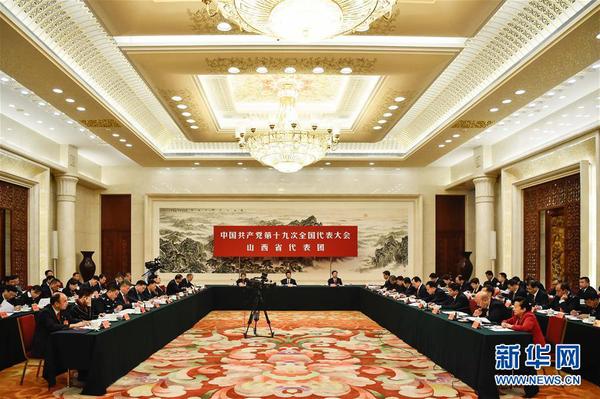 10月19日，十九大部分代表团讨论向中外记者开放。这是山西省代表团在讨论。