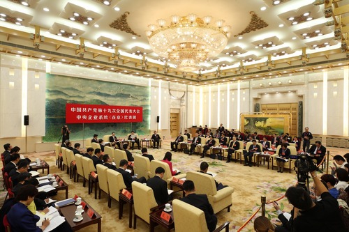 代表团讨论向中外记者开放1