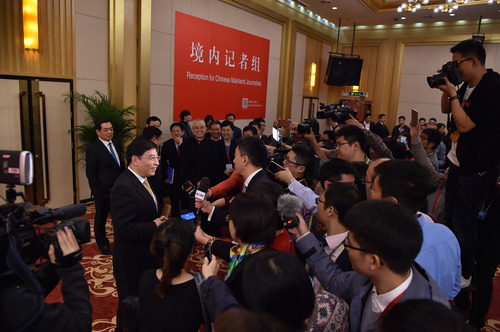 （4）十九大新闻中心举行“走新型工业化道路”集体采访