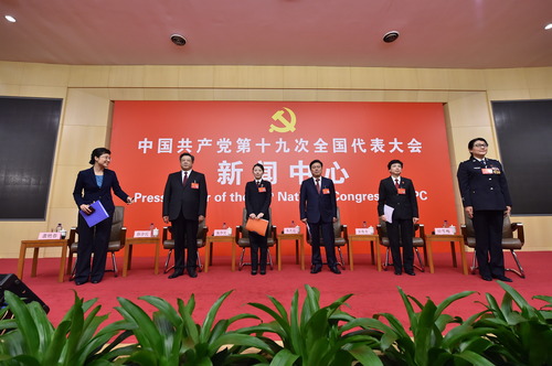 （3）十九大新闻中心举行集体采访活动