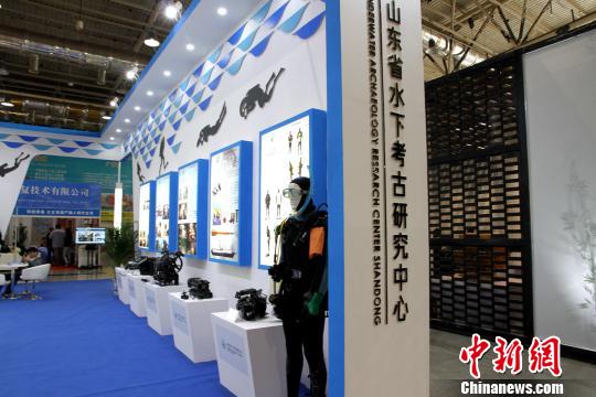 图为山东省水下考古装备展区。　曾洁 摄